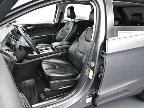 Used 2022 Ford Edge Titanium AWD/4WD image 10
