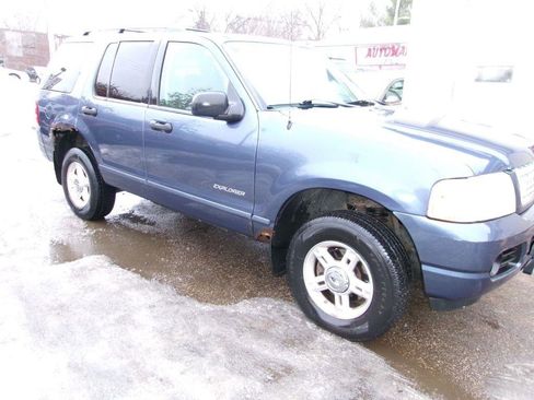 Used 2004 Ford Explorer XLT image 4