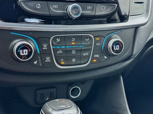 Used 2019 Chevrolet Traverse LT image 12