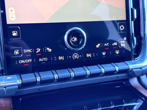 Used 2025 GMC Yukon XL Denali image 30