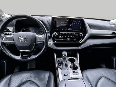 Used 2021 Toyota Highlander Platinum FWD image 15