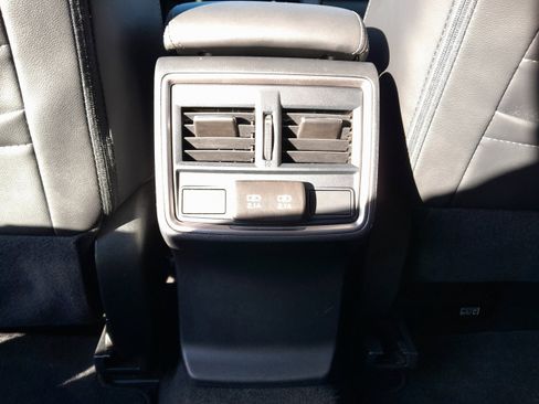 Used 2024 Subaru Forester Limited image 30