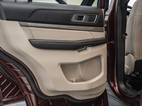 Used 2018 Ford Explorer XLT AWD/4WD image 34