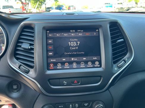 Used 2019 Jeep Cherokee Trailhawk w/ Cold Weather Group AWD/4WD image 38