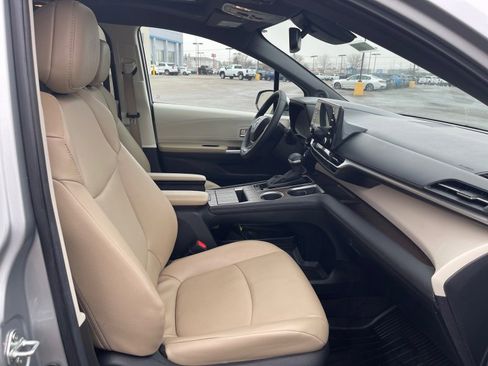 Used 2024 Toyota Sienna XLE w/ XLE Plus Package image 15