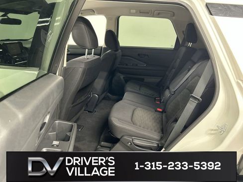 Used 2023 Nissan Pathfinder SV w/ Black Appearance Package AWD/4WD image 19
