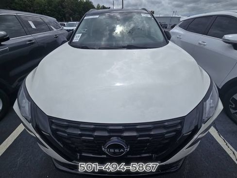 Used 2023 Nissan Rogue SV w/ SV Premium B Package FWD image 8