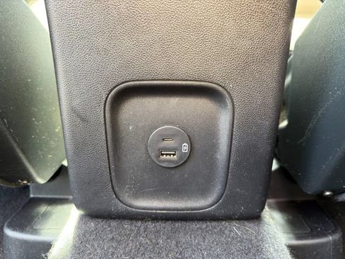 Used 2020 Ford Escape Titanium FWD image 17