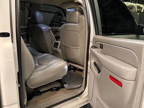 Used 2006 Chevrolet Silverado 3500 LT w/ Heavy-Duty Power Package image 5