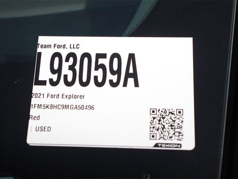 Certified 2021 Ford Explorer Platinum w/ Equipment Group 601A image 31