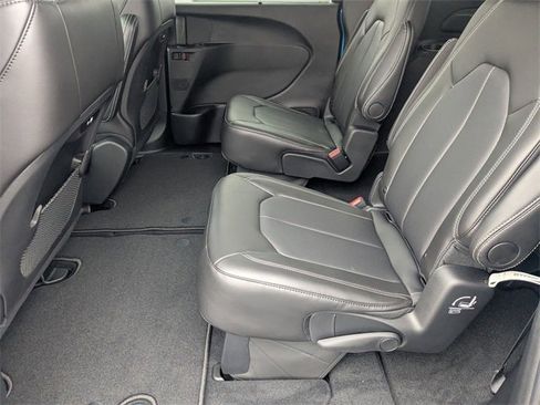 New 2026 Chrysler Pacifica Select image 26