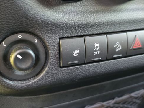 Used 2016 Jeep Wrangler Unlimited Rubicon AWD/4WD image 24