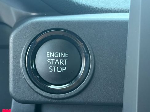 Certified 2025 Toyota Tacoma SR5 AWD/4WD image 29