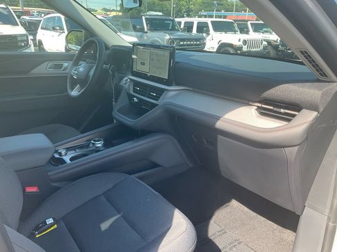New 2026 Ford Explorer Active RWD image 11
