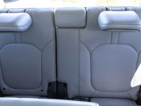 Used 2023 Honda Pilot Elite image 28