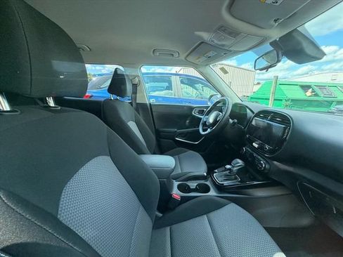 Used 2024 Kia Soul S FWD image 21