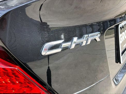 Used 2022 Toyota C-HR XLE image 9
