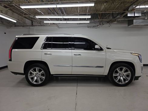Used 2015 Cadillac Escalade Premium AWD/4WD image 6