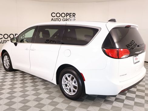 Used 2025 Chrysler Voyager LX FWD image 23
