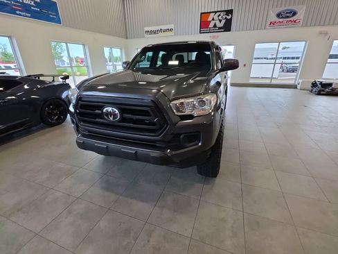 Used 2020 Toyota Tacoma SR AWD/4WD image 2