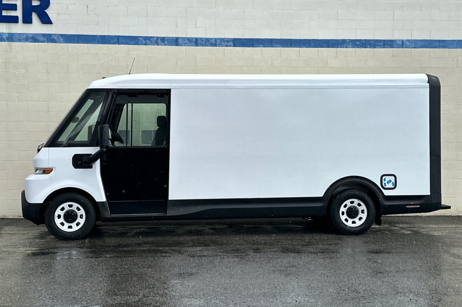 Used 2024 Chevrolet Brightdrop 600 w/ Commercial Equipment Package AWD/4WD image 7