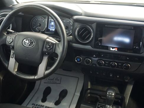 Used 2017 Toyota Tacoma TRD Off-Road AWD/4WD image 30