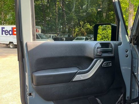 Used 2014 Jeep Wrangler Unlimited Sahara w/ Connectivity Group AWD/4WD image 16