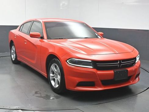 Used 2016 Dodge Charger SE RWD image 2