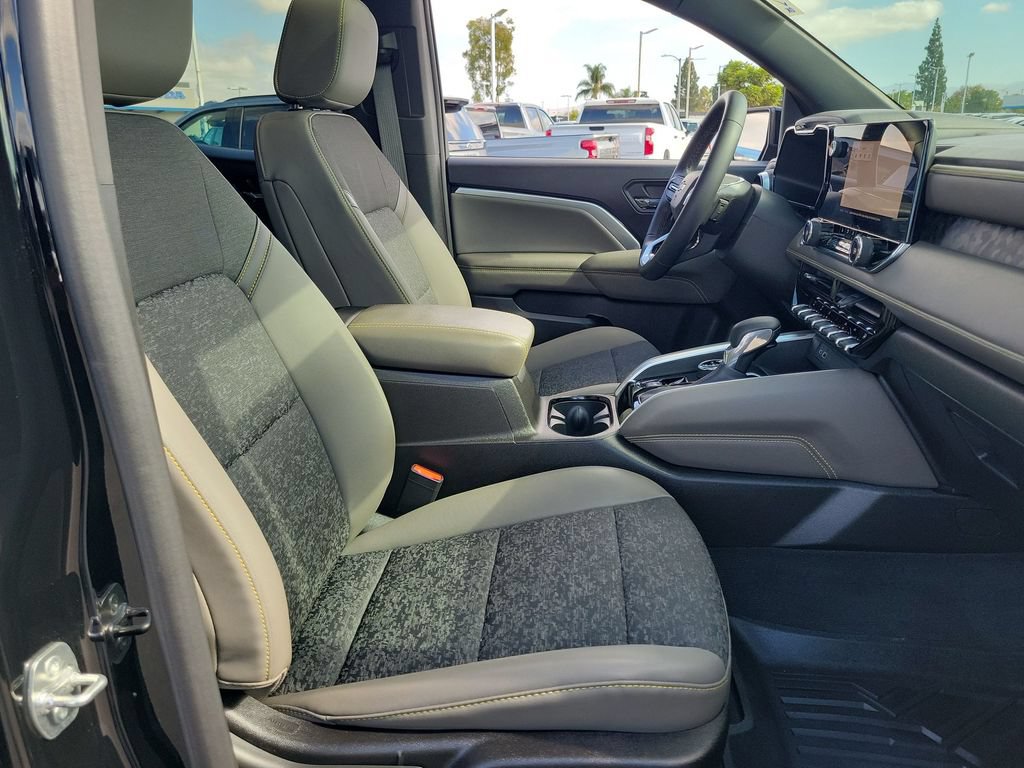 Used 2024 Chevrolet Colorado ZR2 w/ Technology Package AWD/4WD image 26
