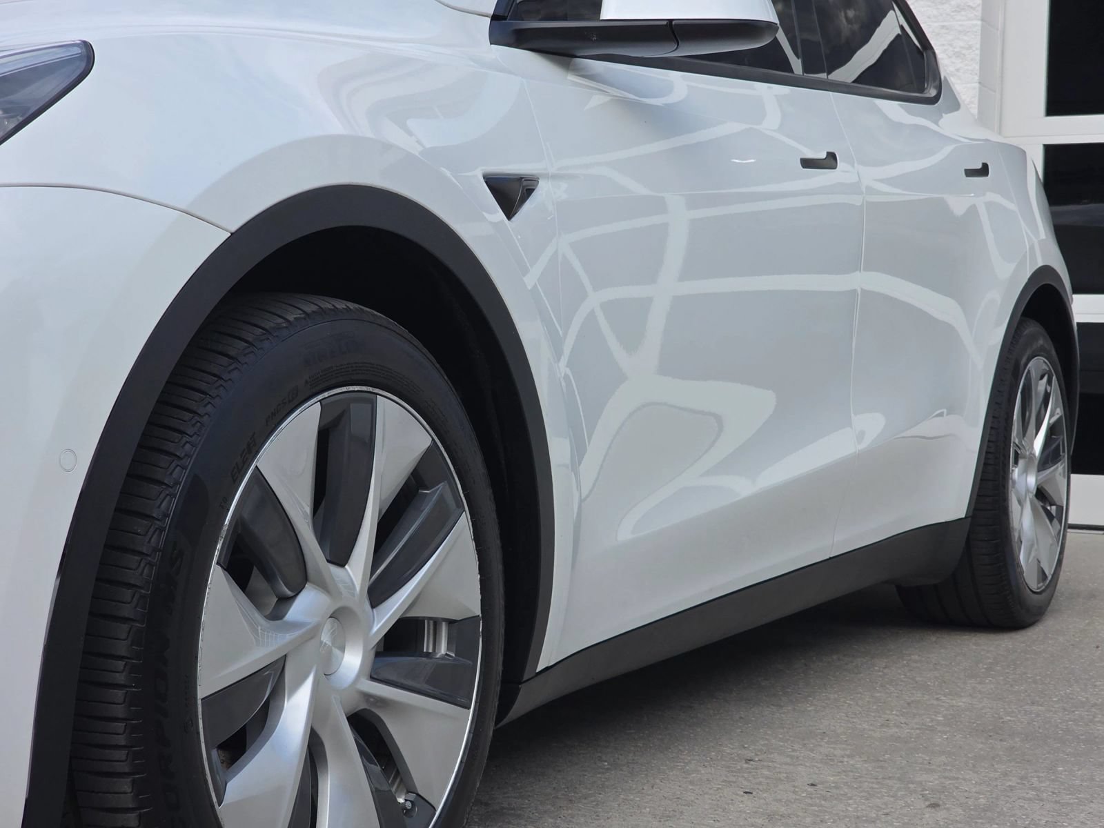 Used 2022 Tesla Model Y Long Range AWD/4WD image 38