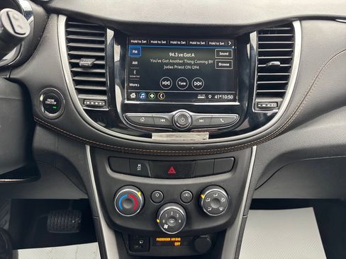 Used 2019 Chevrolet Trax LT w/ LT Convenience Package AWD/4WD image 31