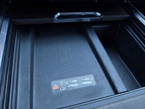 Used 2025 GMC Acadia Denali w/ Super Cruise Package image 36