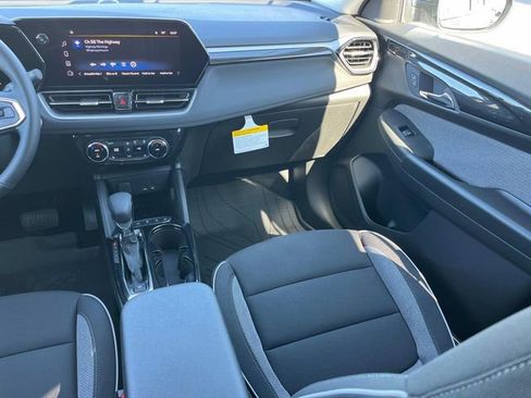 New 2026 Chevrolet TrailBlazer LT w/ Convenience Package FWD image 18