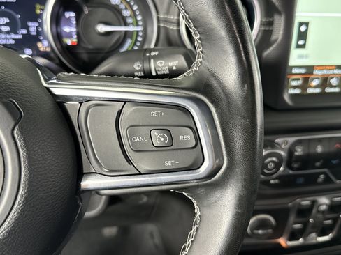 Used 2022 Jeep Wrangler Unlimited Sahara w/ Cold Weather Group image 32