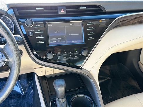 Used 2018 Toyota Camry XLE image 26