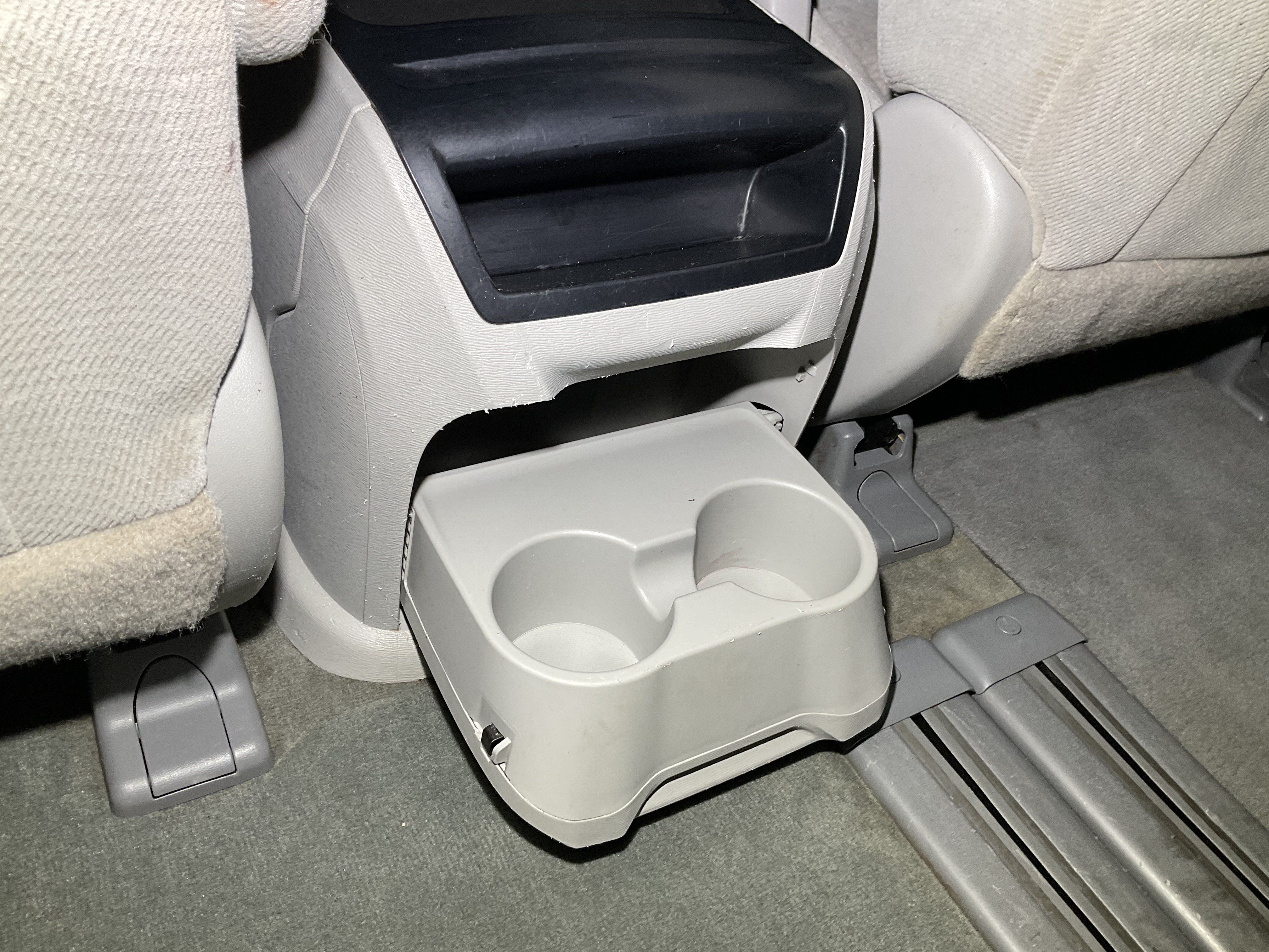 Used 2012 Toyota Sienna LE w/ Towing Pkg FWD image 39