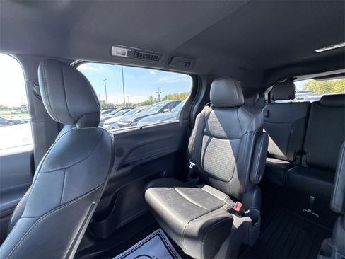Used 2024 Toyota Sienna XLE Woodland Edition image 12