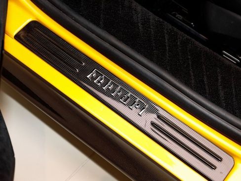 Used 2024 Ferrari SF90 Spider image 19