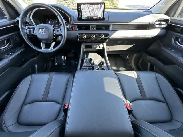 Used 2025 Honda Pilot Touring image 21