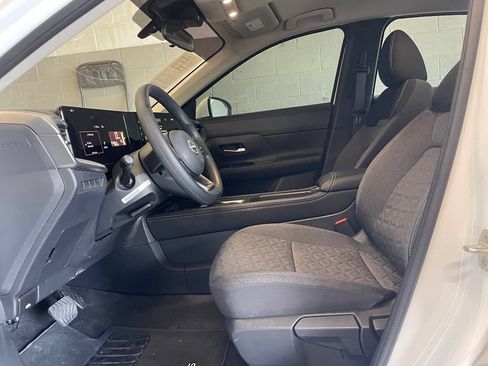 Used 2025 Nissan Kicks SV AWD/4WD image 10