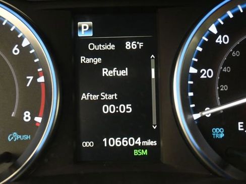 Used 2019 Toyota Highlander XLE w/ Carpet Mat Package (TMS) AWD/4WD image 16