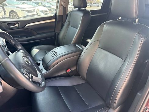 Used 2019 Toyota Highlander XLE AWD/4WD image 13