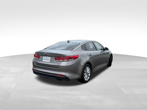 Used 2018 Kia Optima LX w/ 17" Alloy Wheels Package FWD image 6