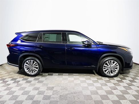 Used 2026 Toyota Highlander Platinum image 9