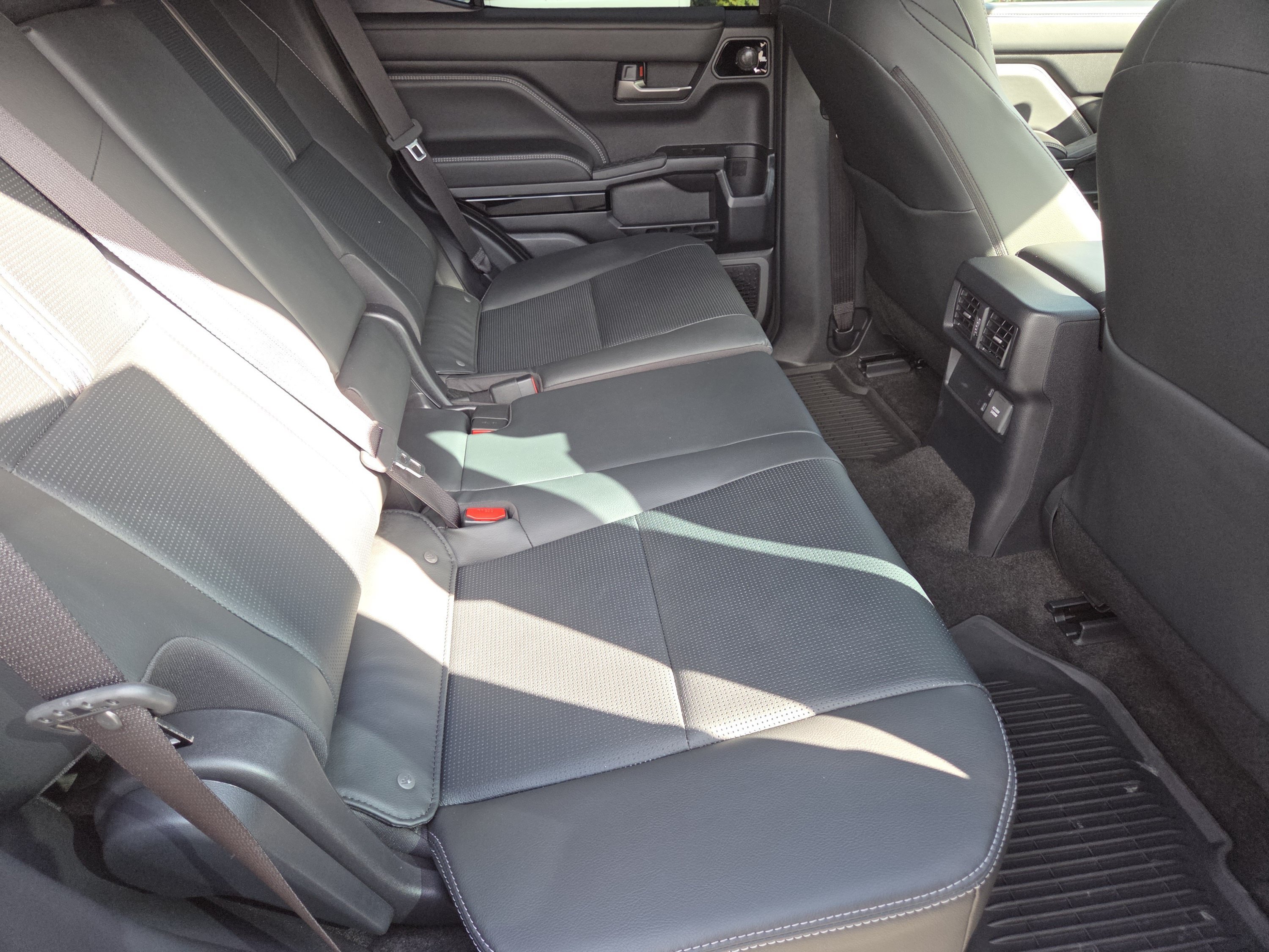 Used 2025 Toyota 4Runner Limited AWD/4WD image 34