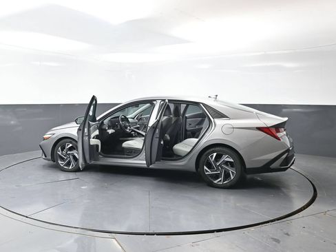 Used 2024 Hyundai Elantra Limited FWD image 58