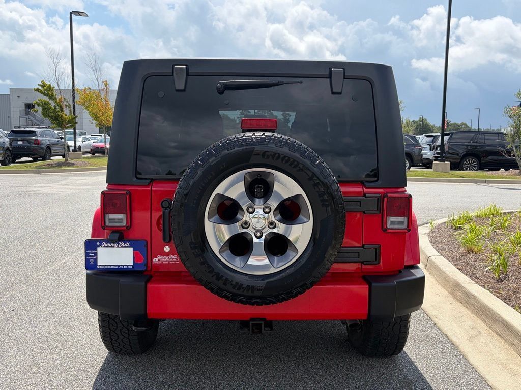 Used 2018 Jeep Wrangler Unlimited Sahara w/ Connectivity Group AWD/4WD image 16