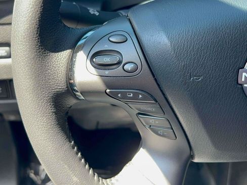 Used 2025 Nissan Murano SV AWD/4WD image 18