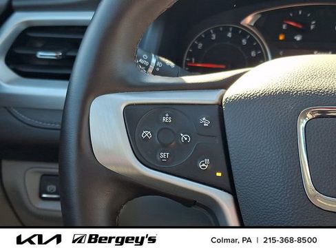 Used 2023 GMC Acadia SLT w/ Preferred Package image 24