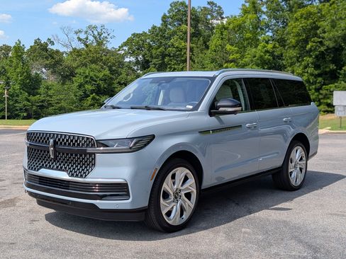 Used 2025 Lincoln Navigator Reserve AWD/4WD image 5